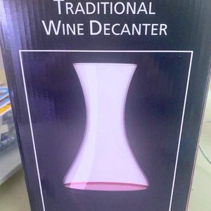 Connoisseur's Wine Decanter & Deluxe Lever Pull